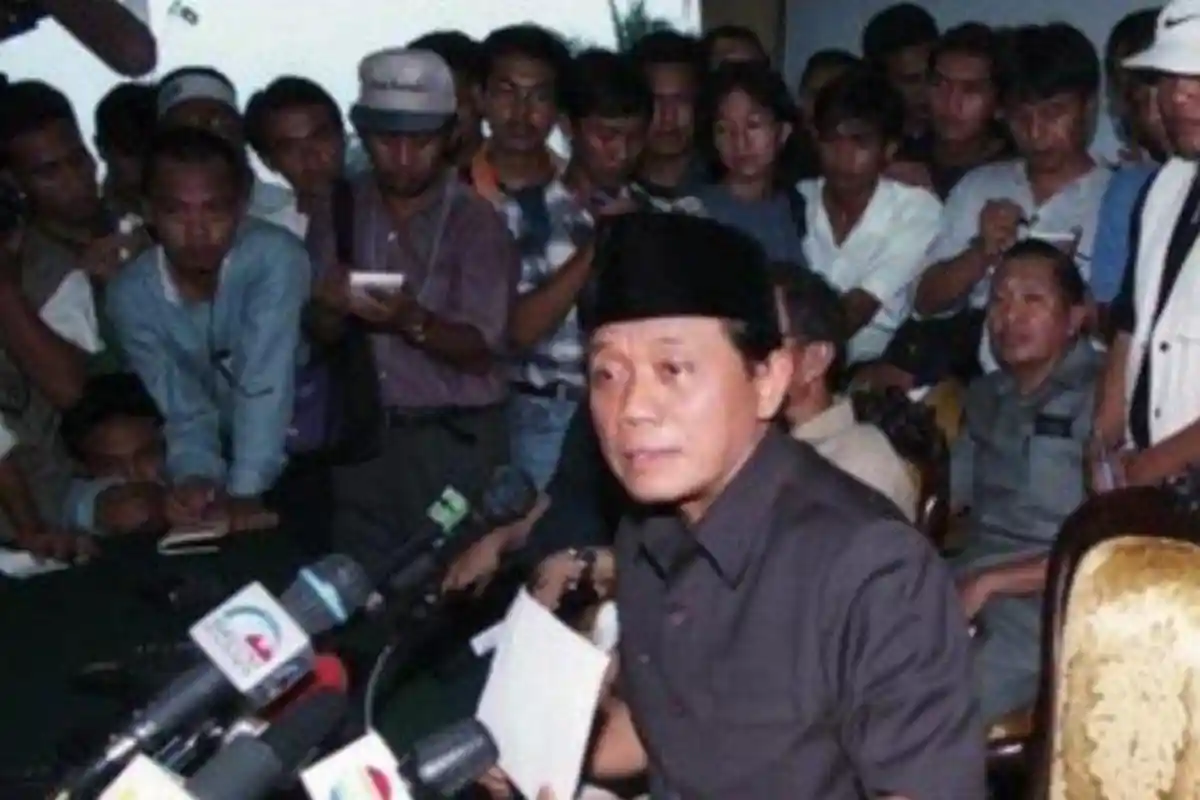 KISAH Harmoko dan Kejadian Patahnya Palu Sidang, Pernah Meminta Soeharto Lengser dari Jabatan