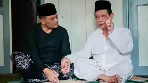 20032026-gubernur-jateng-ahmad-luthfi-bertemu-H-Munif-Muhammad-Zuhri-atau-Mbah-Munif.jpg