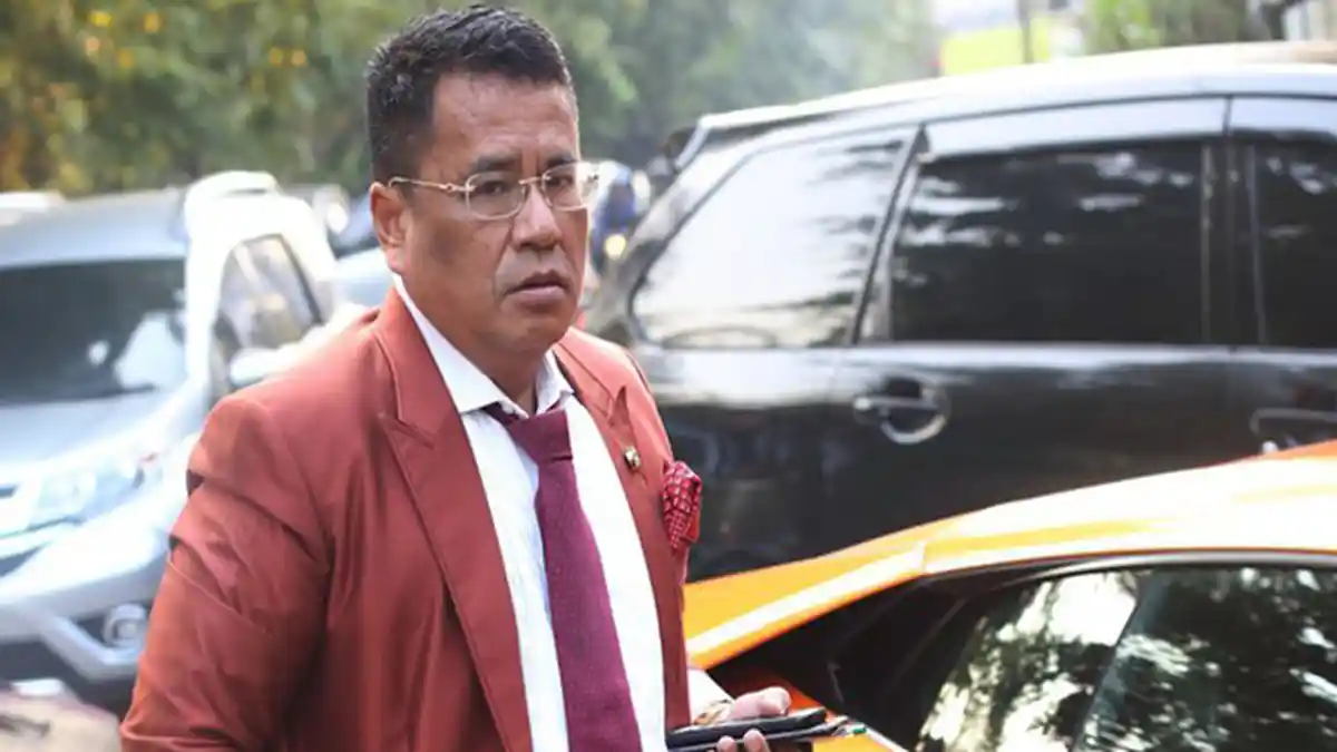 Pamer Momen Berbelanja, Hotman Paris: Suami Anda Mungkin Masih di Tempat Karokean