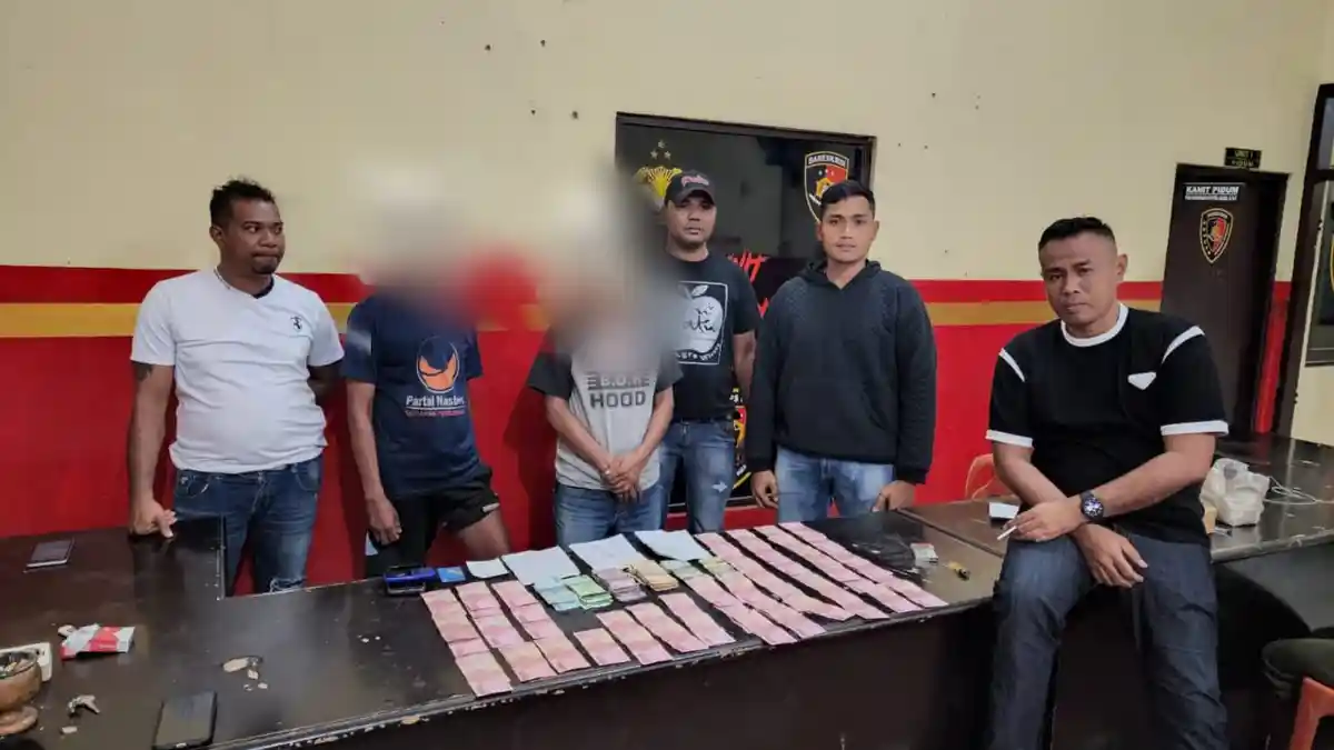 Ibu Rumah Tangga dan Aparat Desa Main Judi Online Digerebek Polres Ende