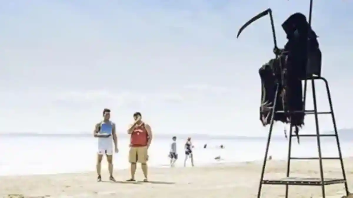 Pria Berpakaian ‘Malaikat Maut’ Intai Pengunjung Pantai Florida