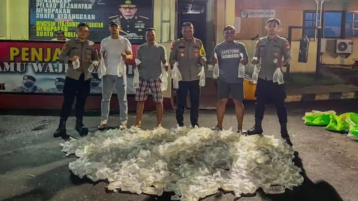 Gegara Ada Peredaran Miras, Kapolsek dan Kanit Reskrim Polsek Ternate Utara Dihukum Push Up dan Lari