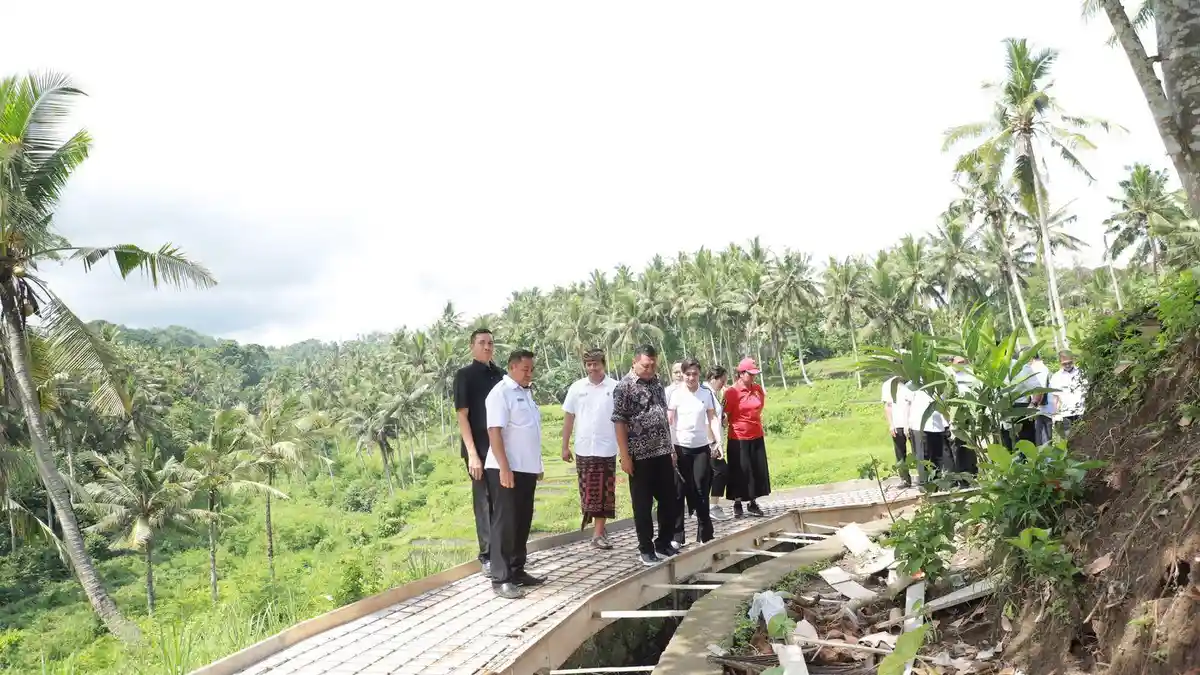 Jadi Harapan Lapangan Kerja, Bupati Gianyar Tinjau Program Padat Karya di Sidan