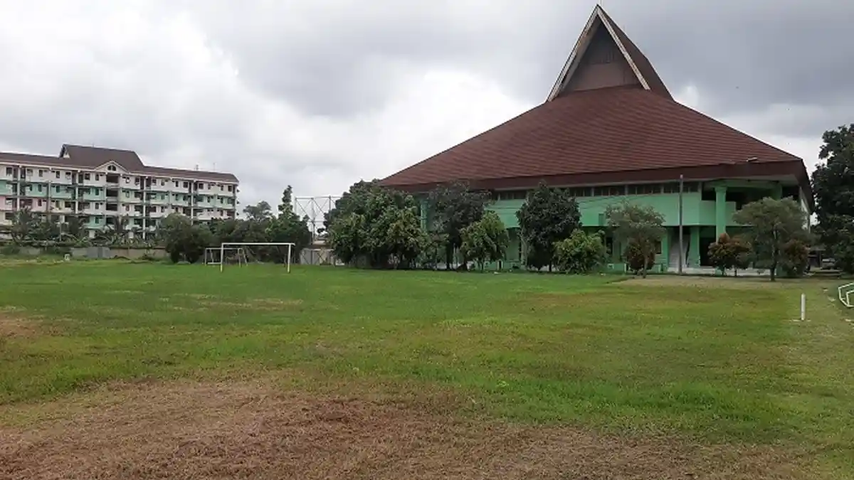 Lapangan Terbuka Stadion Cendrawasih Jakarta Barat Perlu Direvitalisasi