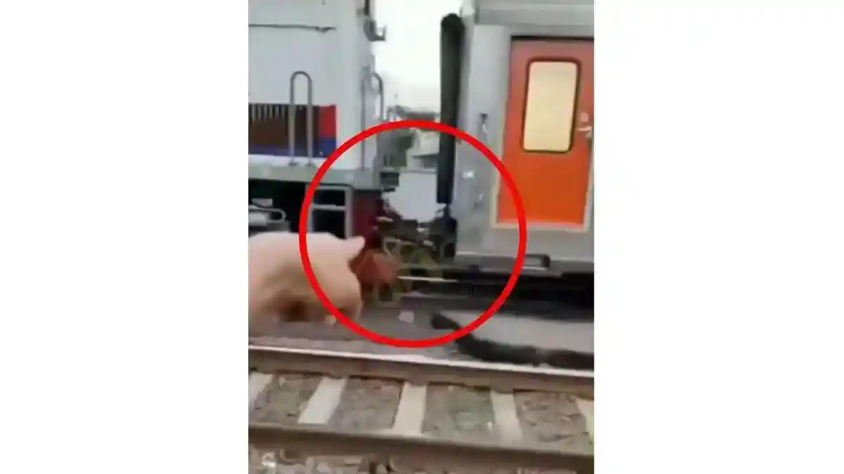 Kisah Heroik Railfans Spontan Teriaki Masinis Lihat Sambungan Kereta Api Lepas di Pasar Senen