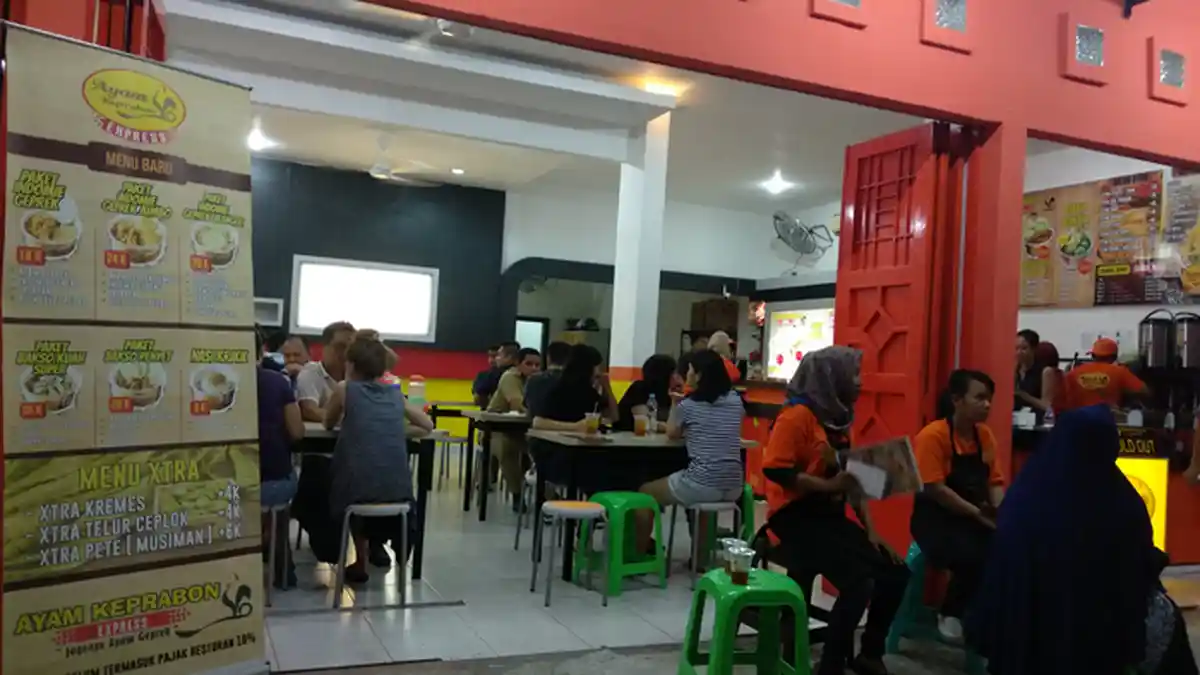 Ayam Keprabon Ekpress Hadir di Medan, Tanpa Tulang dan Punya Sambal Esktra Pedas