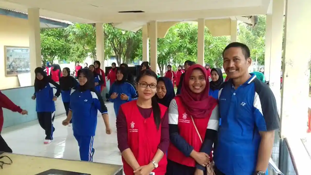 Peserta KKN Unhas Adakan Lomba Senam Lansia di Desa Palakka Barru
