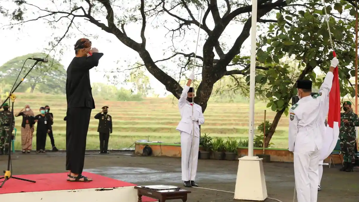 Ganjar Pilih Upacara Hari Pahlawan di Desa Terpencil Blora, Alasannya Ada Makam 'Singa Betina'