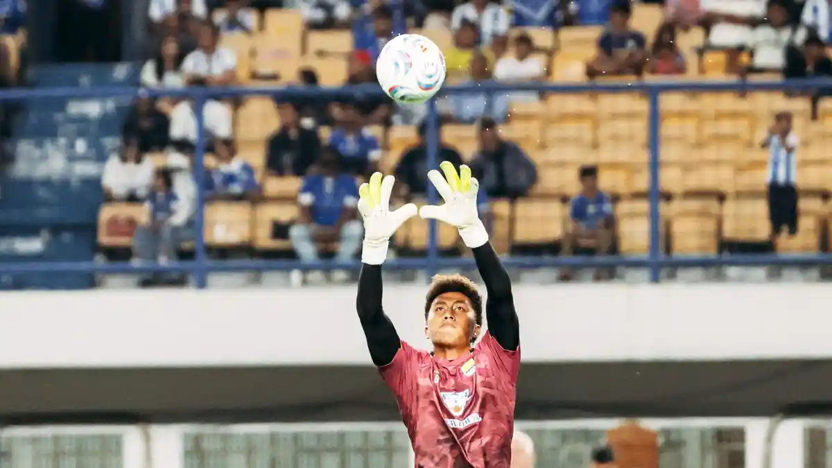 Fitrah Maulana Buka Suara soal Persaingan Kiper Persib: 