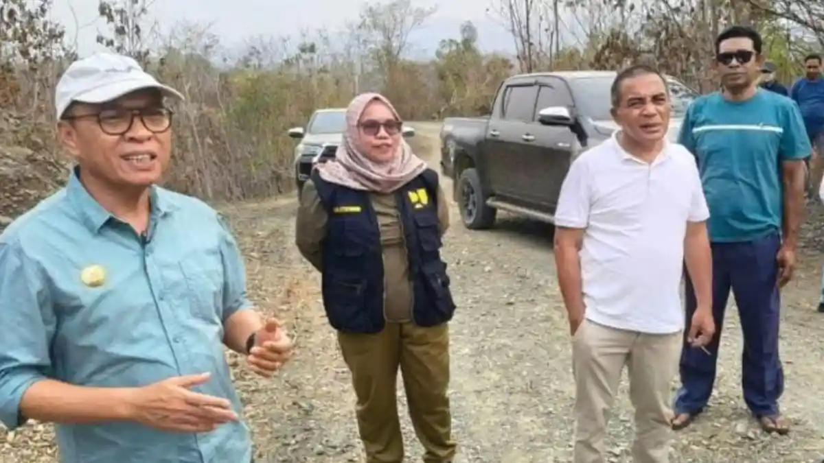 Tinjau Jalan Lintas Kulo-Ekor, Bupati Halteng Ikram Malan Sangadji ...