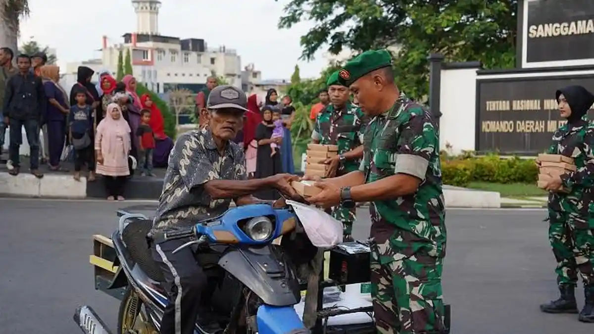 Kodam Iskandar Muda Bagikan 197 Paket Makanan Gratis via Program Jumat Berkah 
