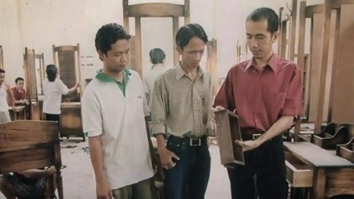 Posting Foto Saat masih Muda, Jokowi : Apa Sih Ancaman-ancaman yang Kita Hadapi Sekarang?