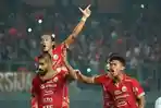 surabaya/Bek-Persija-Jakarta-Hansamu-Yama-Pranata-saat-merayakan-gol.jpg