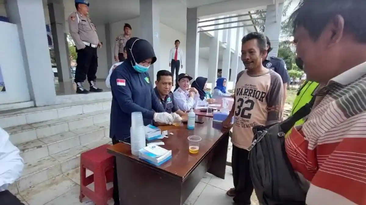 Puluhan Sopir Angkutan Umum di Langkat Dilakukan Tes Urine, Tiga Diantaranya Positif Narkoba