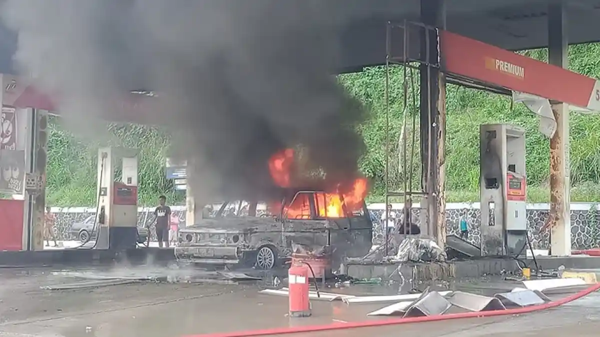 Mobil Mini Bus Ludes Terbakar di SPBU Muaro Bodi Sijunjung, Polisi Selidiki Penyebab Insiden