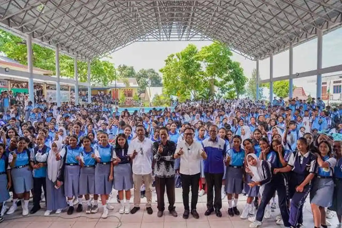 Peduli Pendidikan, Ansy Lema Kunjungi SMA/SMK di Ende
