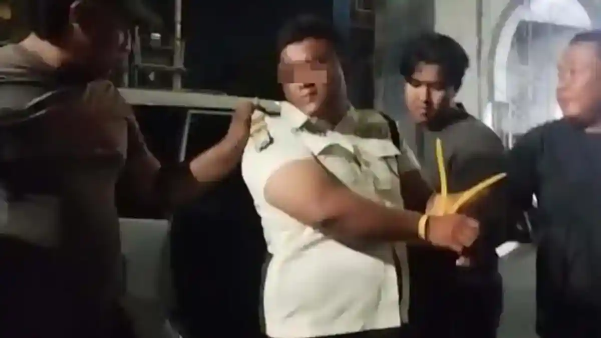 PENYEBAB Satpam Tusuk Satpam di Surabaya, Pelaku Sempat Pinjam Akun Pinjol Korban Berujung Cekcok