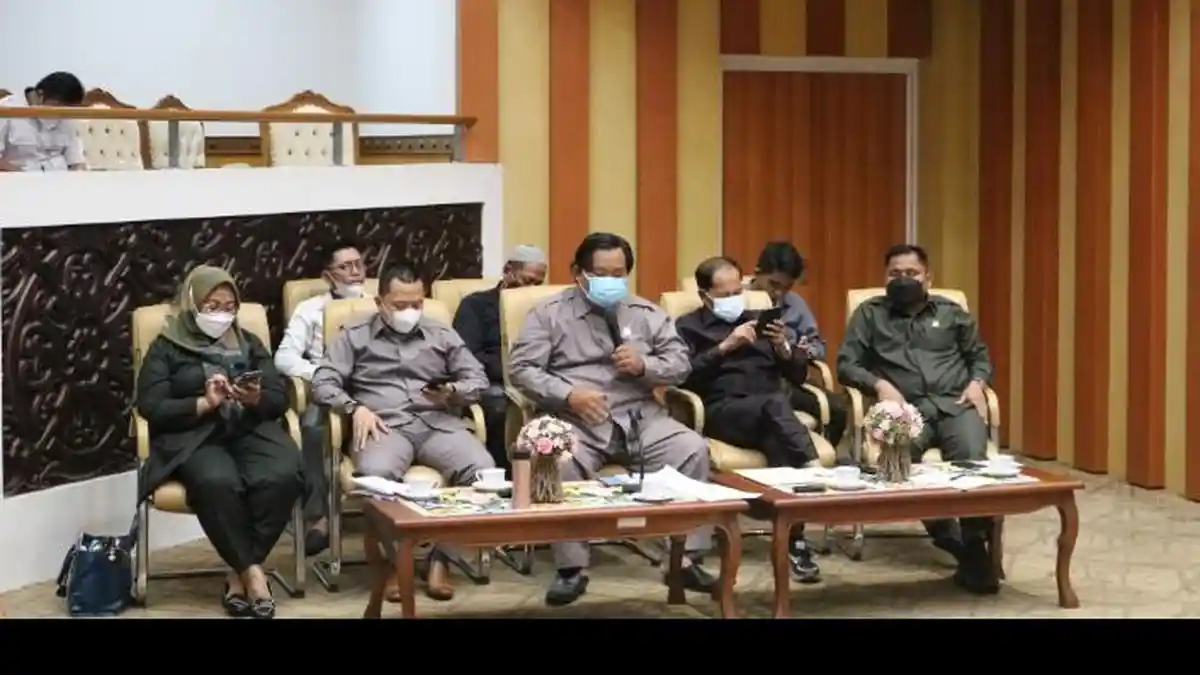 Tindaklanjuti Audiensi dengan Perwakilan Guru, Komisi IV DPRD Samarinda RDP dengan Disdik dan LPMP