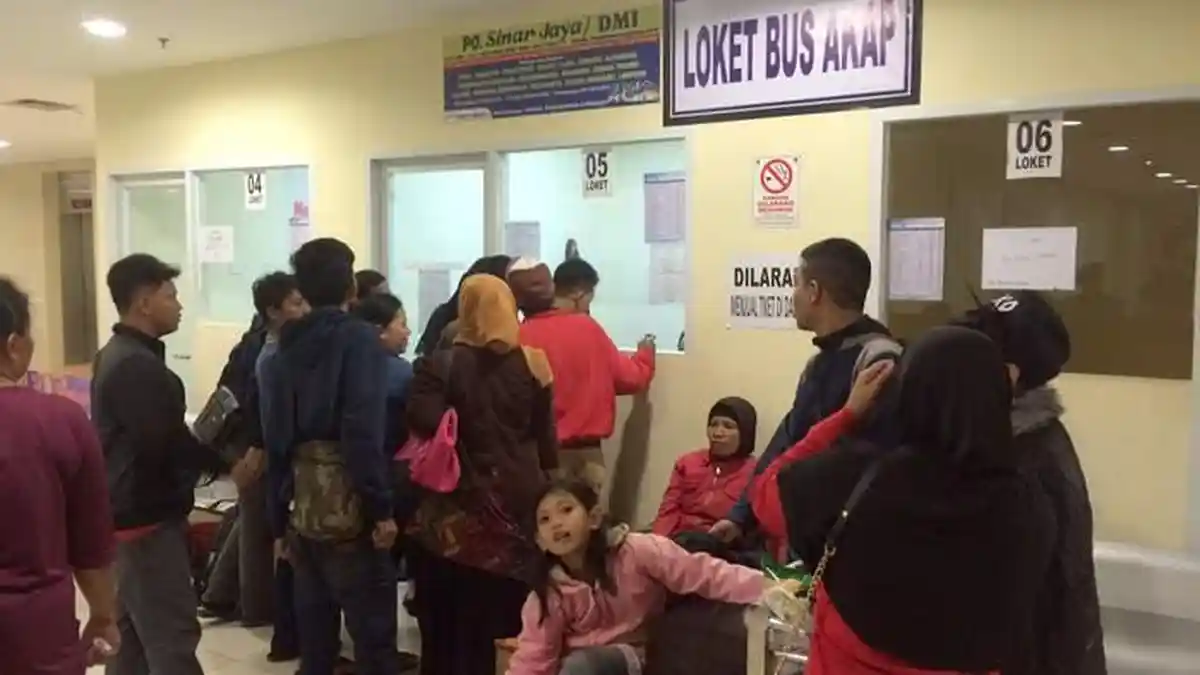 Penumpang Lebih Memilih Terminal Pulo Gebang Ketimbang Pulo Gadung Karena Banyak Calo