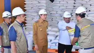 Wakil-Bupati-Sukoharjo-Eko-Sapto-Purnomo-di-gudang-bulog.jpg