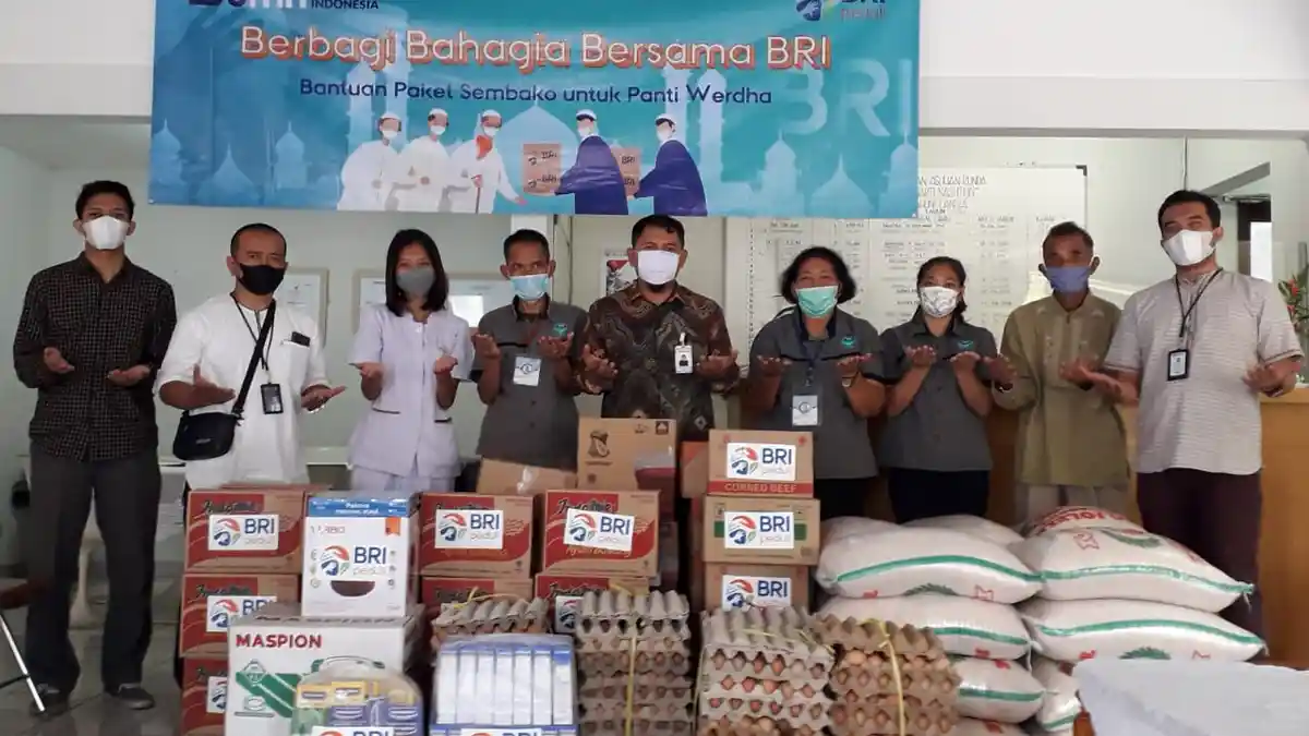Berbagi Bahagia Bersama BRI, Berbagi Sembako untuk Panti Werdha Rumah Lansia