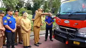 Bupati-Langkat-Syah-Afandin_Mobil-Pemadam-Kebakaran-di-Bahorok_.jpg