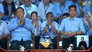 Prabowo-Gibran-di-arena-debat-Pilpres-2024.jpg