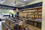 25 Tahun Jualan Oleh-oleh di Terminal, Totom Kenang Ramainya Pemudik Sebelum Pandemi
