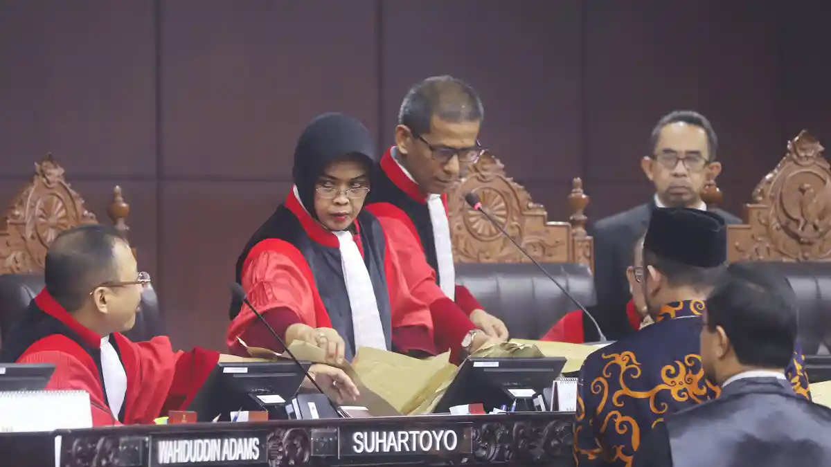 Pengamat: Jangan Tertipu Wajah Manis Hakim dalam Persidangan tapi Lihatlah . . .