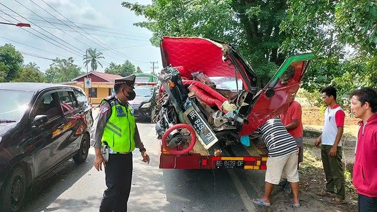 Lakalantas di Terbanggi Besar Lampung Tengah, Truk, Pikap dan Motor Rusak Parah