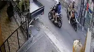 TERDUGA-PENGIRIM-Potongan-video-rekaman-CCTV-paket-misterius.jpg