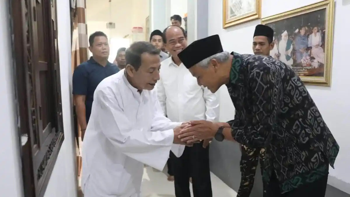 Ganjar Silaturahmi ke Habib Luthfi: Beliau Cerita Keamanan Indonesia dan Perbanyak Ruang Diskusi