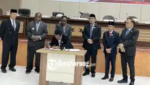 20251021_teken-raperda-dprk-sorong.jpg