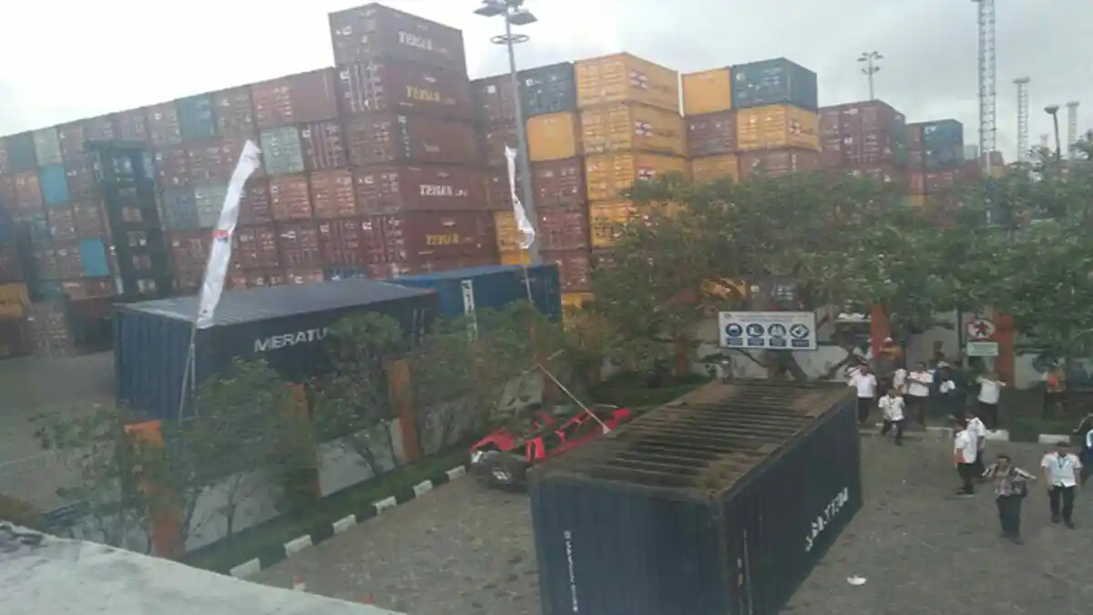 Kontainer Timpa Mobil, Sutarmidji: Itu Salah Pelabuhan