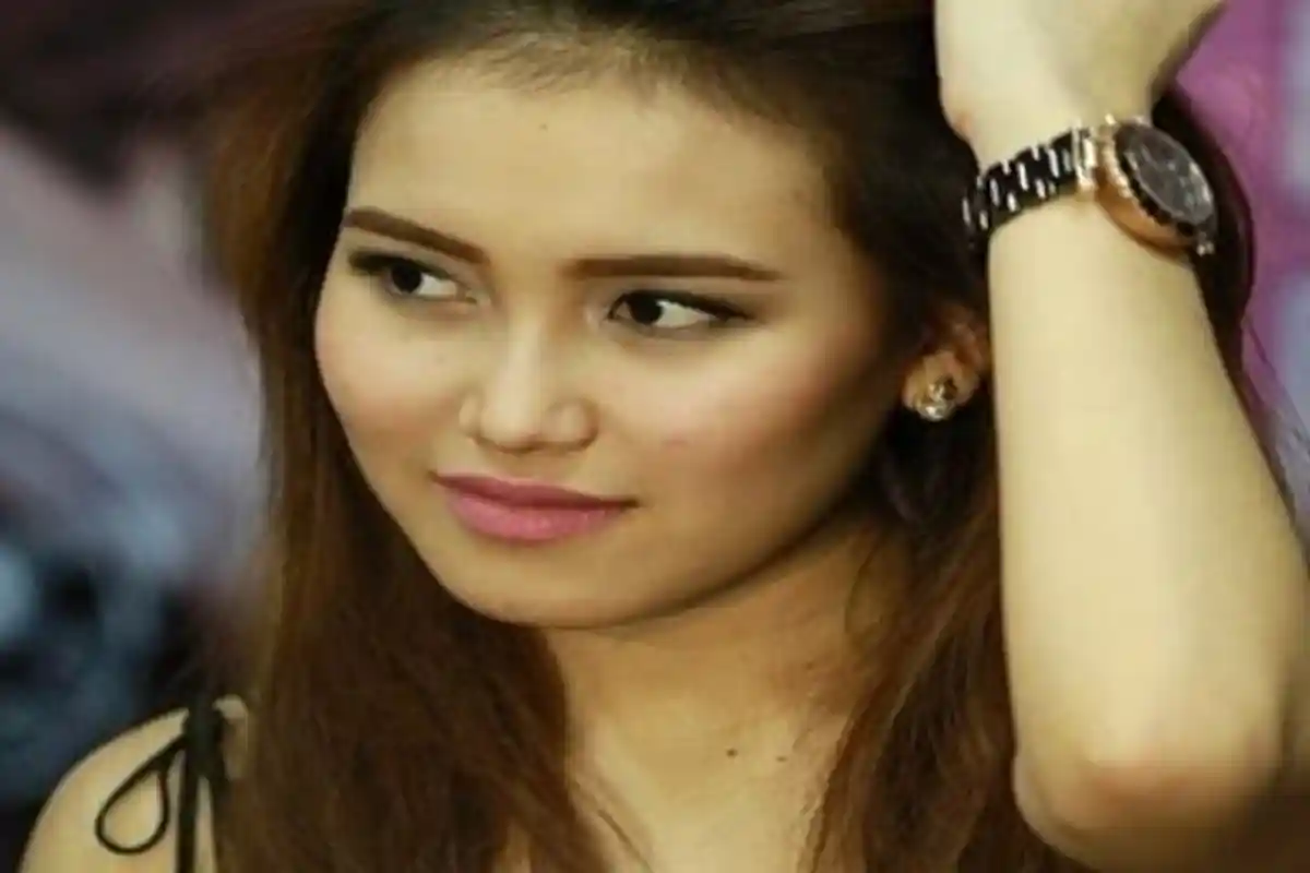 Terbongkar ! Ayu Ting Ting Akhirnya Beberkan Alasan Tak Bisa Jauhi Raffi Ahmad,Ternyata Karena Ini