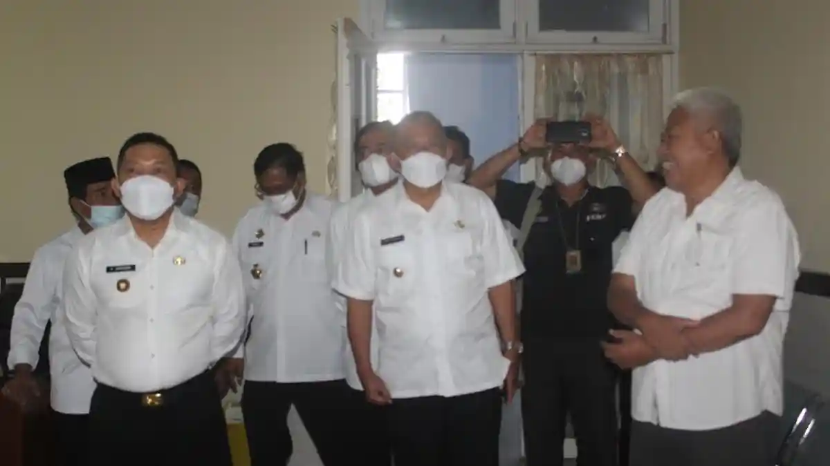 Hari Pertama Menjabat Bupati Banggai, Amirudin-Furqanuddin Sidak Ruang Kerja OPD