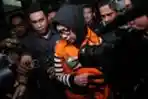 Eni Maulani Saragih Kenakan Rompi Tahanan