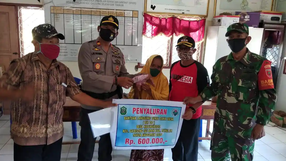 Pemdes Kalukubodo Takalar Salurkan BLT DD Tahap Kedua