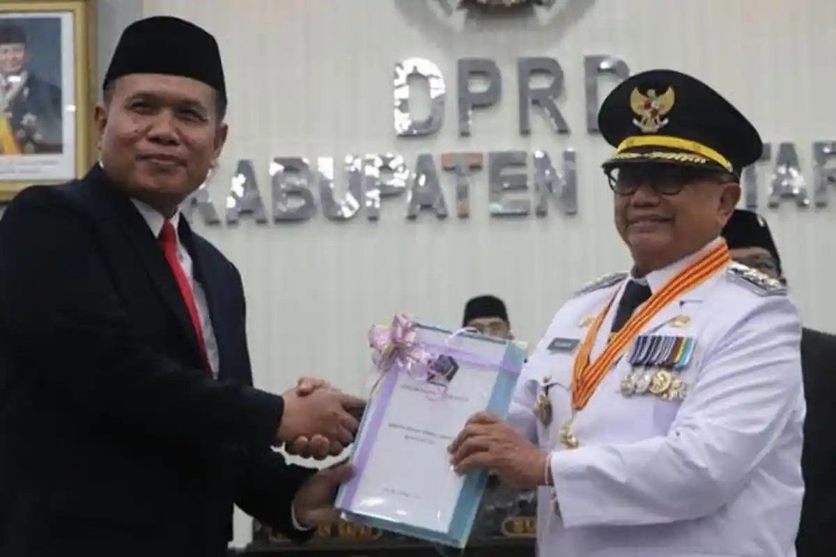 Sertijab Bupati Blitar Tak Dihadiri Bupati Lama Mak Rini