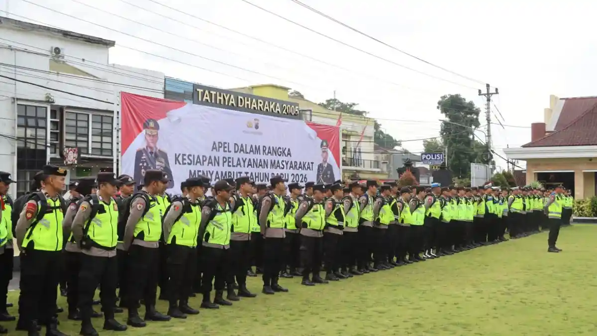 Gak Ada Pesta, Gus Ali Gondrong Isi Pengajian Malam Tahun Baru di Alun-alun Wonosobo