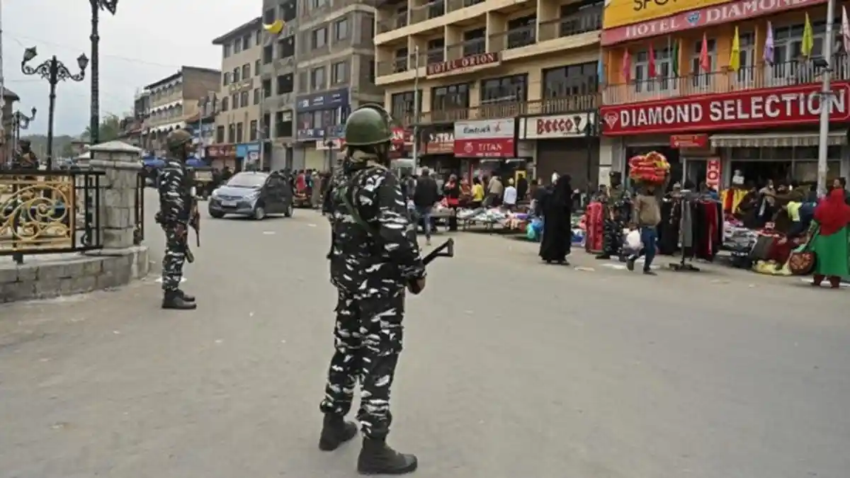 Pasukan Keamanan India Tembak Penjual Susu di Kashmir