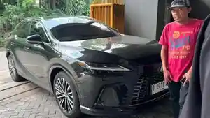 20260427_Debt-Collector-Tarik-Mobil-mewah-Lexus-RX350_1.jpg