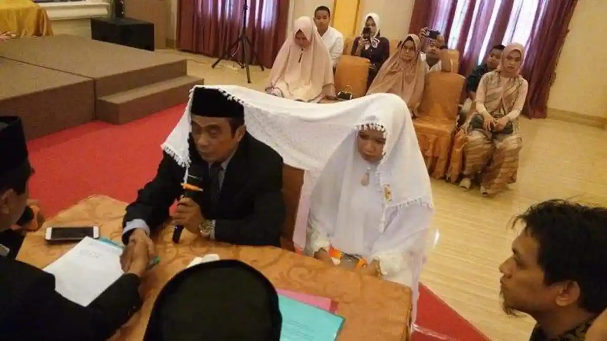 Pernikahan Viral Di Makassar, Istri Pertama Buat Undangan Pernikahan Suami Sendiri