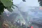BREAKING NEWS: Kebakaran di RT 5 Baru Ilir Balikpapan, Tim Pemadam Kesulitan karena Gang yang Sempit