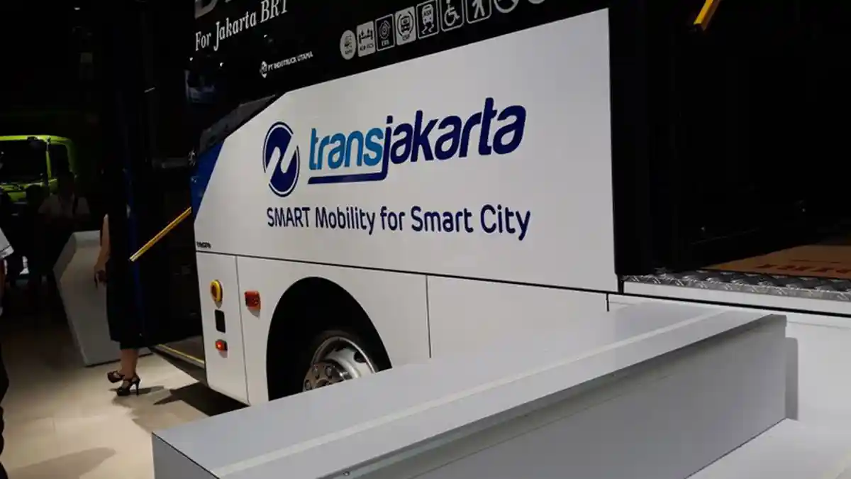 Jalan Tergenang hingga Proyek Pembangunan, Daftar Rute TransJakarta yang Kembali Normal & Dialihkan