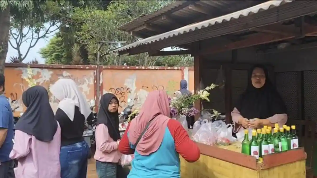 Jelang Ramadhan 2026, Makam di Tangsel Dipadati Peziarah, Omzet Pedagang Bunga Naik