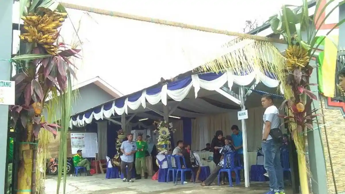 TPS Dihias Mirip Resepsi Penikahan Lengkap dengan Pelaminan