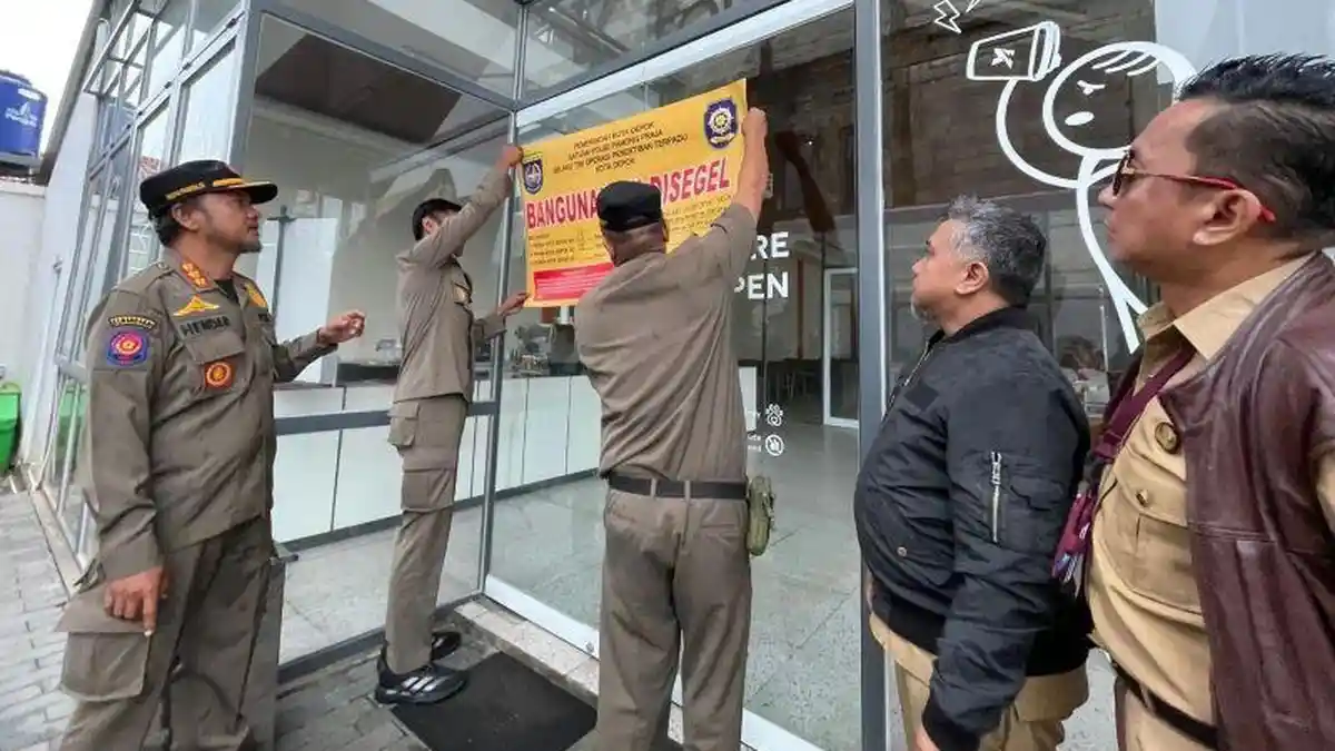 Satpol PP Depok Segel Koat Coffee di Jalan Siliwangi Pancoran Mas, Ini Sebabnya 