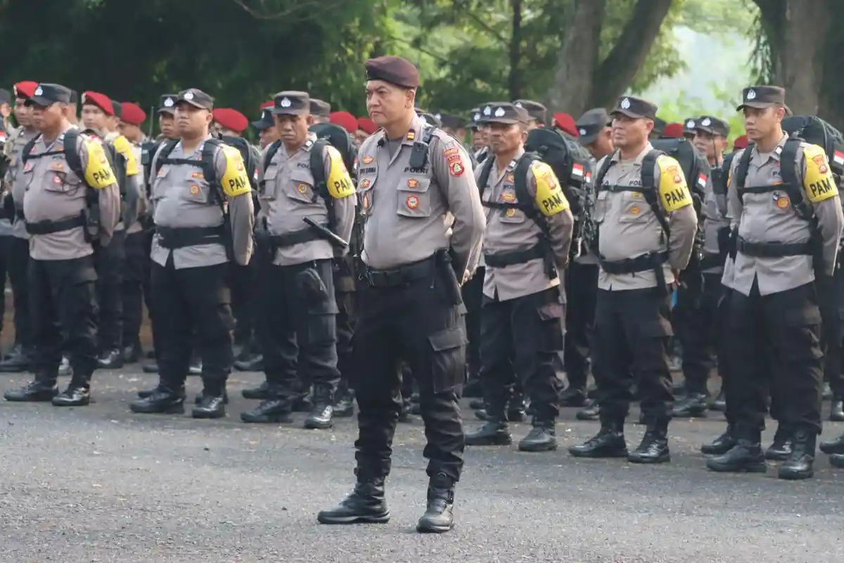 Ratusan Polisi Mulai Bertugas di TPS Jembrana, 2 Polisi 4 Linmas Amankan TPS Kategori Sangat Rawan