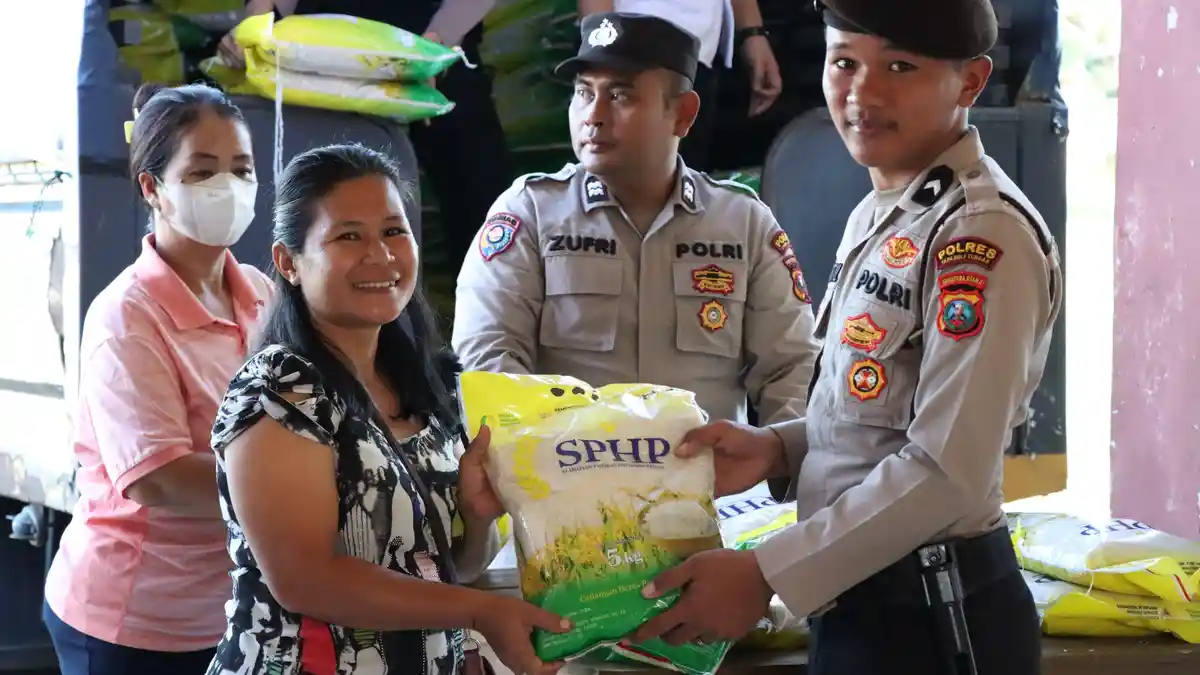 Polres Tapanuli Tengah Gelar Gerakan Pangan Murah, Ratusan Karung Beras Terjual
